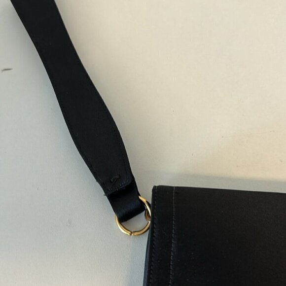 Vintage Bienen Davis black satin clutch/wristlet with goldtone 3D Apple detail - Picture 4 of 14